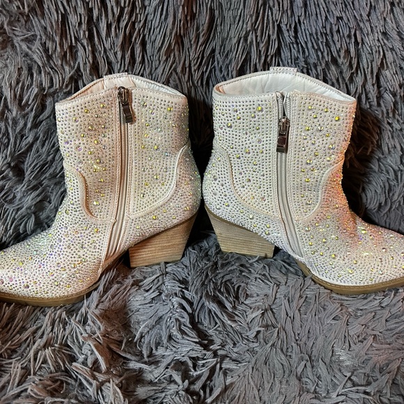 Rhinestone bling boots from Buckle size 9.5 - Picture 2 of 4